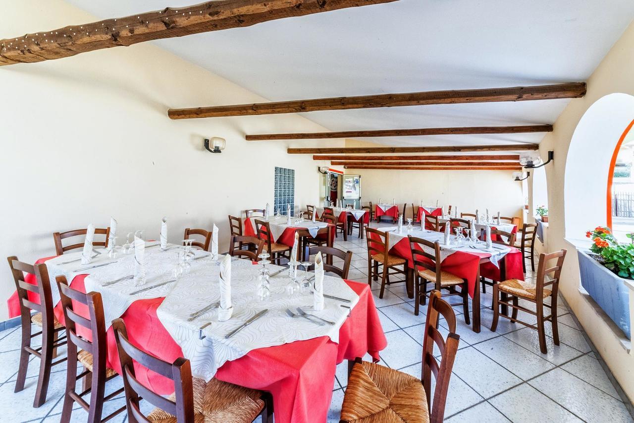 Hotel Dori D'Oro Orosei Buitenkant foto